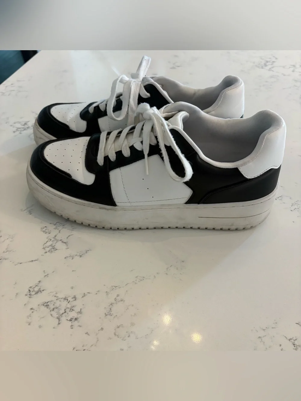 Target Wild Fable Black White Lace Up Retro Skate Sneakers size 10